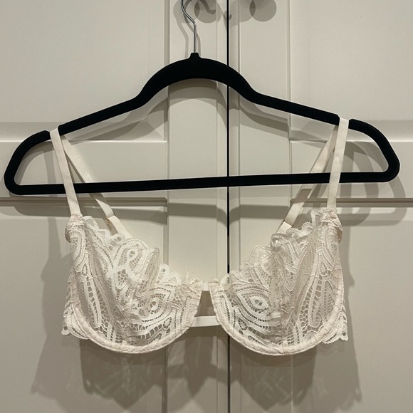 Cream Lace Underwire Bra - Picture 2 of 5